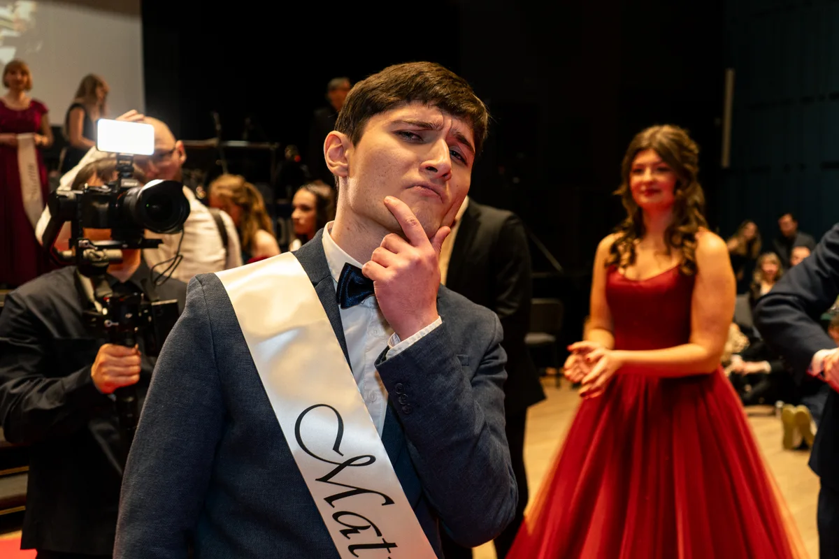 Maturant při slavnostním nástupu